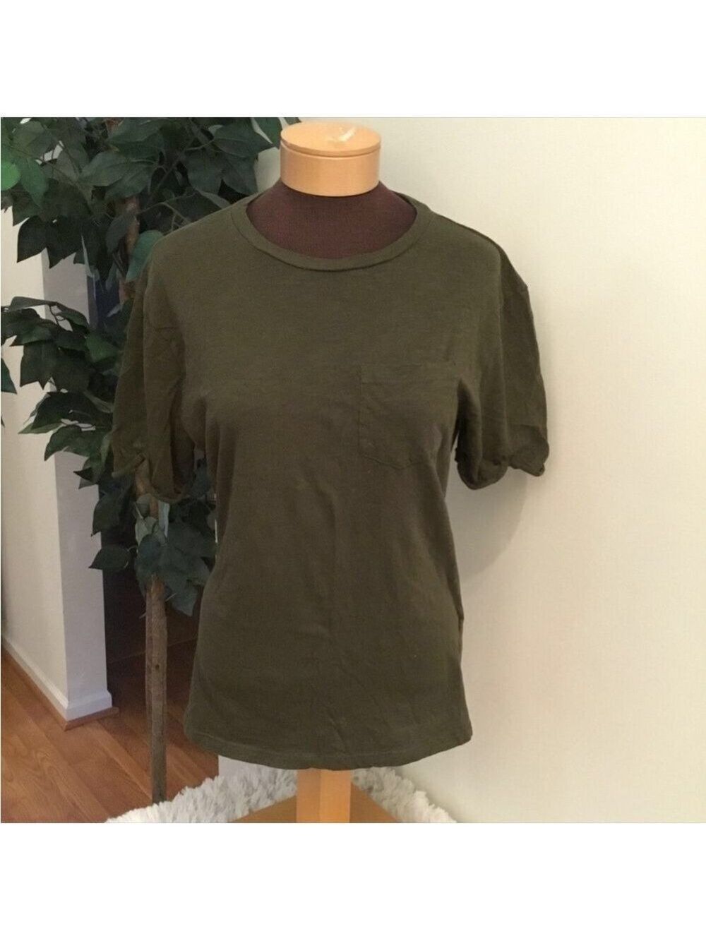 H&m Divided short sleeve tee Womans medium olive green with breast pocket